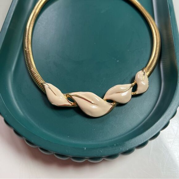 Vintage 1980s Lead Motif Gold Tone Enamel Flexible Snake Chain Collar Necklace - Picture 3 of 7